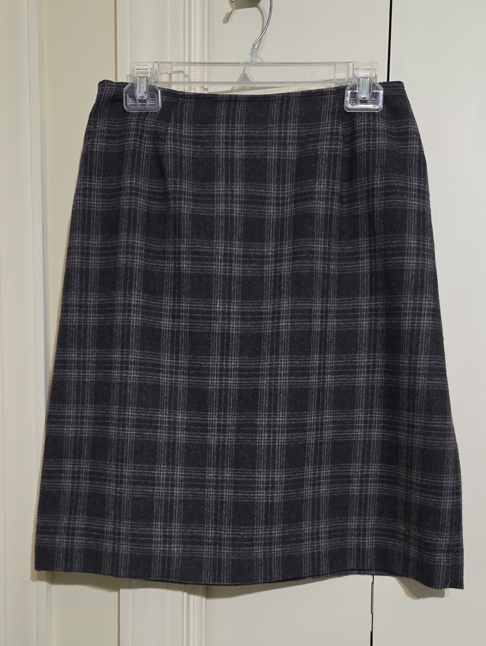 Old Navy Black and Gray Wool Blend Plaid A-Line Skirt. Italian Fabric.